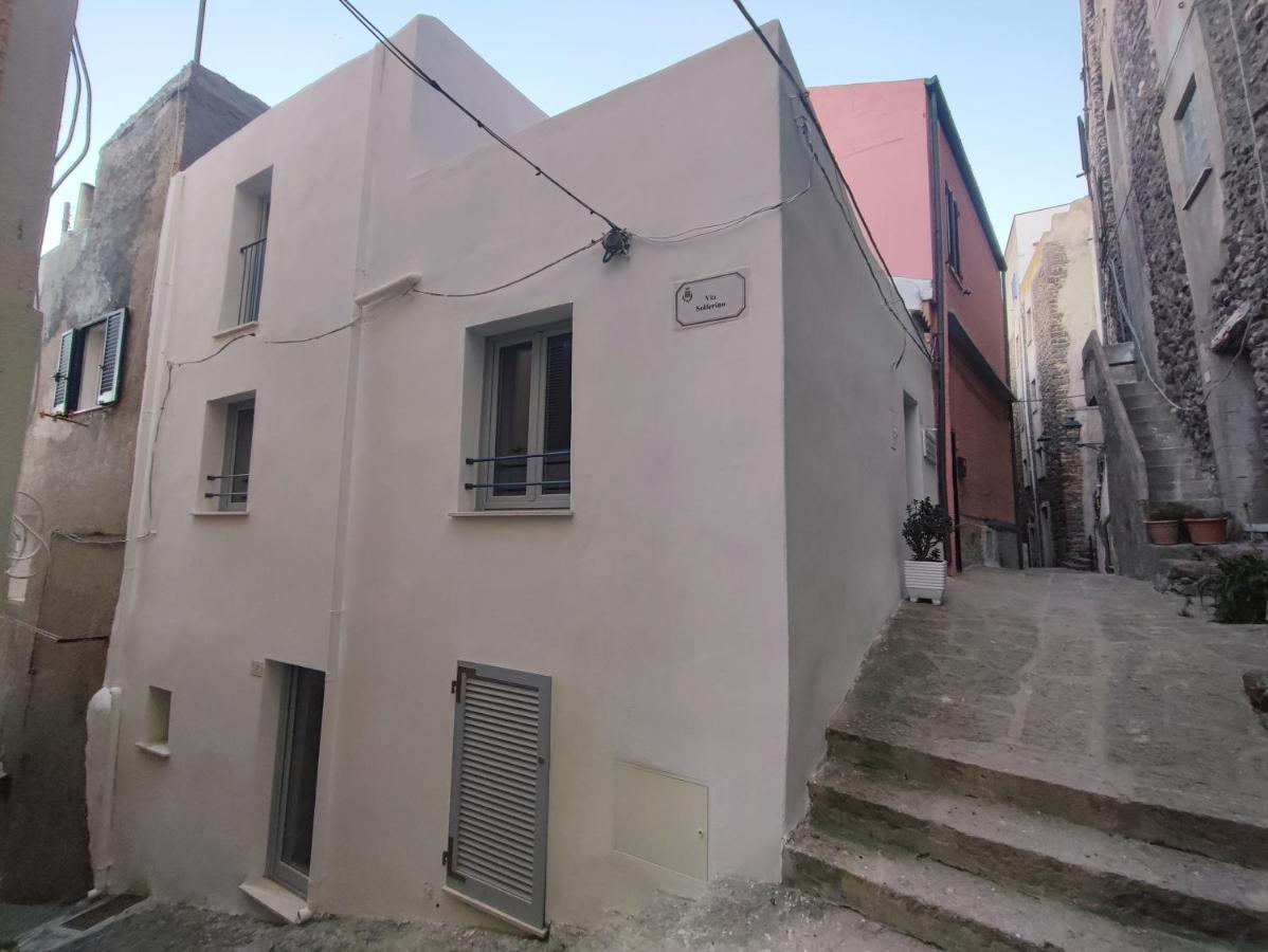 Residenza Nel Borgo L'Appusentu Bed & Breakfast กัสเตลซาร์โด ภายนอก รูปภาพ