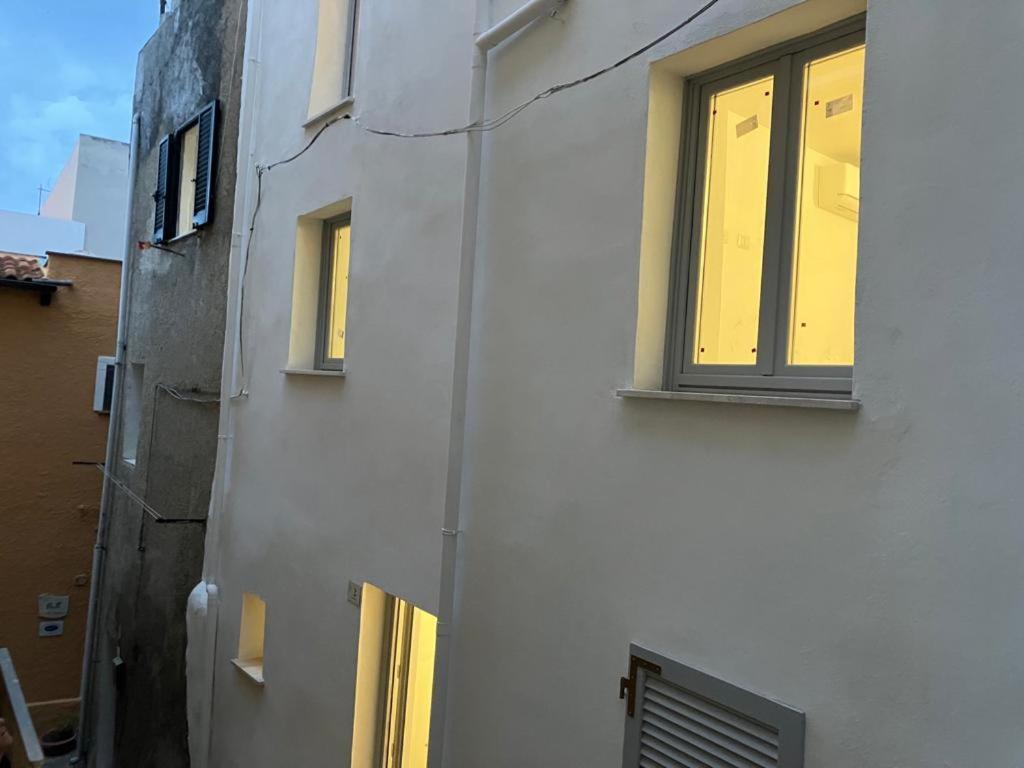 Residenza Nel Borgo L'Appusentu Bed & Breakfast กัสเตลซาร์โด ภายนอก รูปภาพ